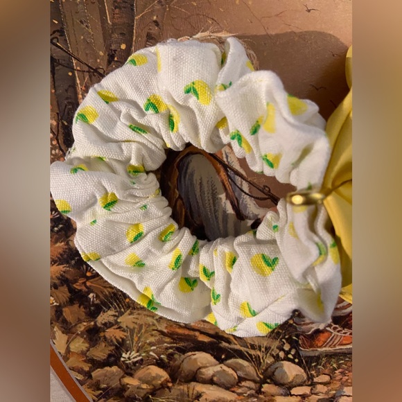 🌻NWT ALL 3 pcs. Chunky Hair Scrunches/Ponytails- 2 Flowery🌸1 Solid Yellow🌿BOP - Picture 3 of 16